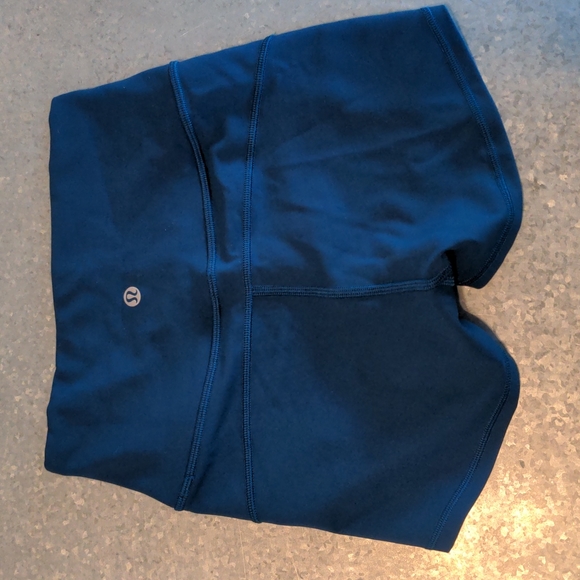 Lululemon In Movement Short 2.5" Size 2 Everlux - Deep Marine Teal Night Diver - Picture 2 of 3